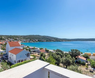 Palazzina in vendita vicino alla spiaggia a Marina in Croazia