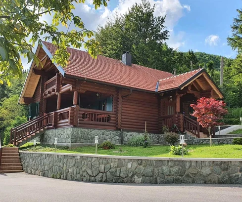 Charmante maison en bois à vendre à Skrad en Croatie