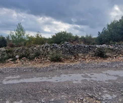 Trogir,Plano,poljoprivredno zemljište 12707 m2,pogled na more,put