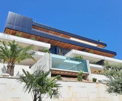 APPARTEMENT EXCLUSIF AVEC PISCINE ET VUE SUR LA MER, À 300 M DE LA PLAGE !