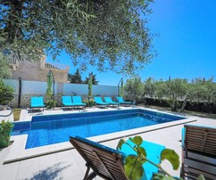 Luxusvilla mit Pool auf Brač in Strandnähe zu verkaufen
