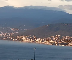 Casa di tre appartamenti in vendita a Rijeka Martinkovac in Croazia