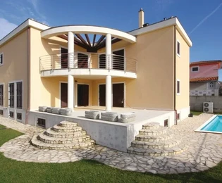 Luxus klasszikus villa medencével, 50 méterre a strandtól, Isztria, Medulin