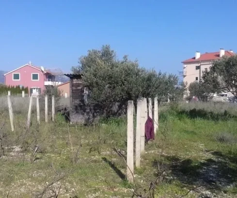 K. Štafilić, terrain constructible de 1325 m2 en zone M5, à 150 m de la mer