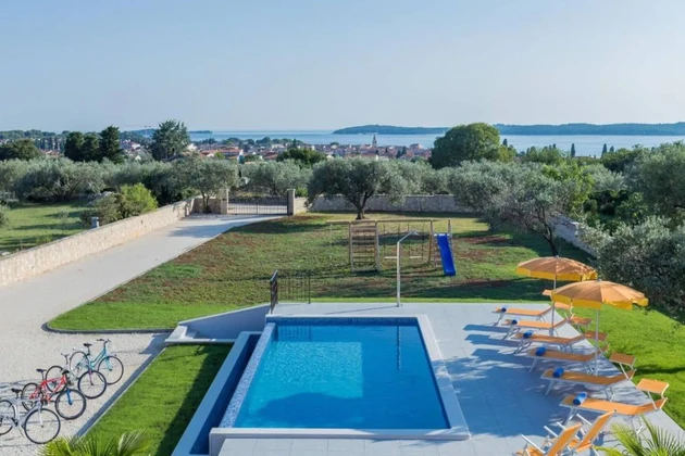 Fažanában önálló villa medencével eladó Horvátországban