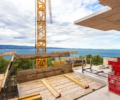 Omiš, Zweizimmerwohnung im vierten Stock mit Panoramablick auf das Meer und die Stadt, 86 m²