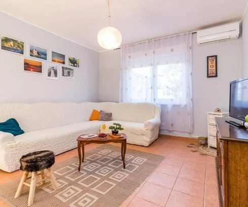 Detached house with an additional building for sale in Medulin in Croatia