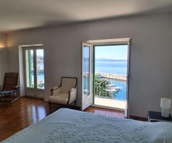 Podgora, első sor a tengerhez, négyszintes ház gyönyörű kilátással