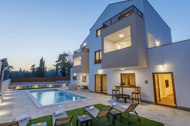 Luxurious Twin Villas with Pool in Kastela, Near Beach