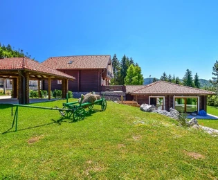 Fužine, Vrata, Villa di lusso in legno con piscina coperta riscaldata e area benessere