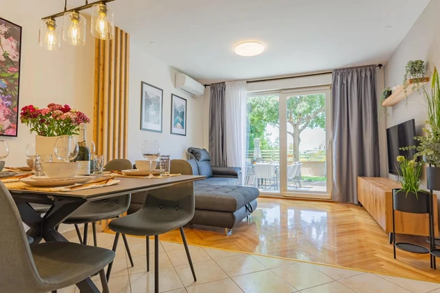 Spalato, Znjan - Eccezionale appartamento con due stanze con giardino privato, terrazza e garage