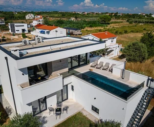 Villa in vendita a Vrsi con piscina e vista in Croazia