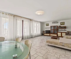 Luxusvilla eladó Umagban, mindössze 30 méterre a tengertől Horvátországban