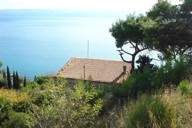 Omiš, Jesenice, maison en pierre à rénover avec une belle vue sur la mer