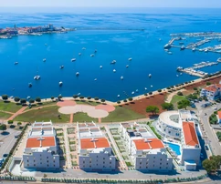 Isztria, Umag, bútorozott penthouse, nagy terasz, tengerre néző kilátás