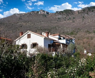 Mošćenička draga, prostrana nekretnina sa 7 etažiranih jedinica, na parceli od 893 m²