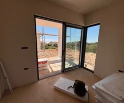 Modern apartment in a new building with garden and sea view, 70.75 m², 1VPM