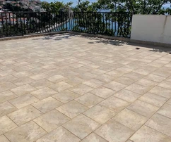 Ház eladó Okrug Gornji 600 m2