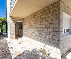 Split, Kamen, una casa indipendente con una superficie lorda totale di 492 m²