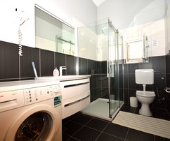 Verkauf eines Hauses mit zwei Wohnungen in Vodice