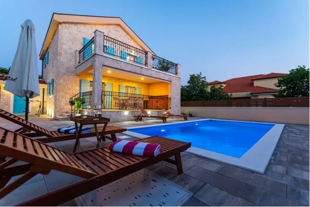 Luxus kővilla medencével - Privlaka, 200 m-re a tengertől