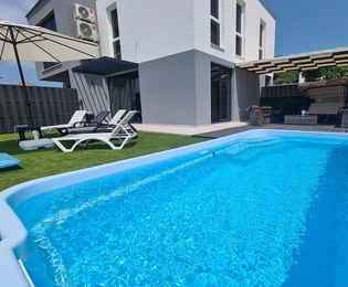 Moderne Villa mit Pool in Stara Novalja zu verkaufen in Kroatien