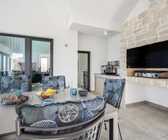 Moderní vila s bazénem na prodej v Žaborići v Chorvatsku