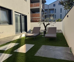 Moderní byt s vlastní studnou a bazénem na prodej v Rovinji v Chorvatsku