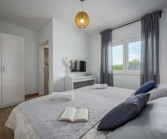 Vila s bazénem na prodej v blízkosti Poreče v Chorvatsku