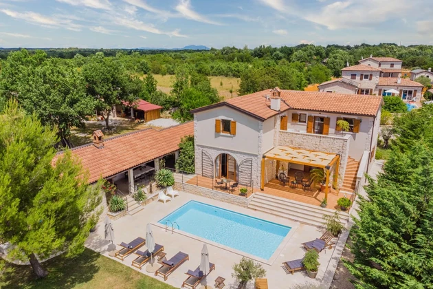 Großzügige Villa in Svetvinčenat steht zum Verkauf in Kroatien