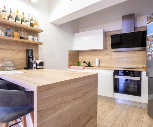 Dvougenerační dům k prodeji nedaleko moře v Kaštele v Chorvatsku