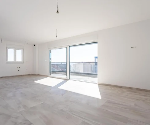 Moderno apartamento de tres dormitorios en venta con vista al mar en Croacia