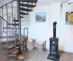 Istrien, Umgebung von Novigrad, charmante, geräumige Wohnung mit Terrasse, Garten und kleinem separaten Apartment