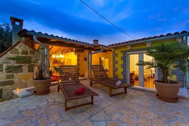 Casa adosada con piscina en venta en Pula, Croacia