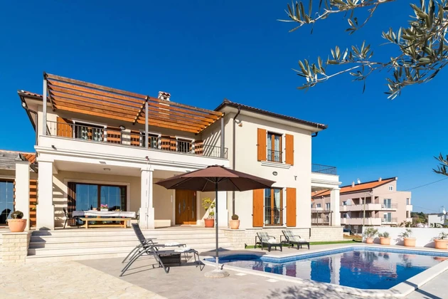 Villa con piscina in vendita a Medolino in Croazia
