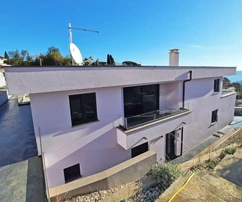 ÚJ ÖNÁLLÓ VILLA HÁROM APARTMANNAL ÉS TENGERRE NÉZŐ KILÁTÁSSAL, 200 M-RE A STRANDTÓL!