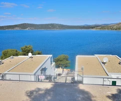 Primošten, Šparadići - APPARTAMENTI IN PRIMA FILA SUL MARE con vista mare