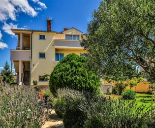 Freistehendes Einfamilienhaus mit Pool in Marčana zu verkaufen in Kroatien