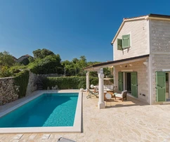 Hvar, Vrboska, splendida villa in pietra vicino al mare