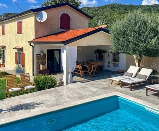 Lupoglav, Istra – Obnovljena kamena kuća s bazenom