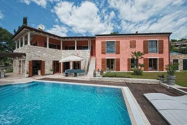Istria, Rovinj – Majestuosa villa con terreno extenso