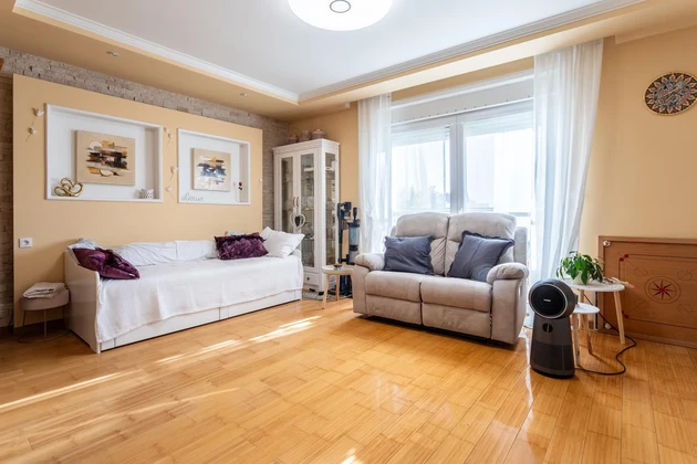 Maison avec appartements et piscine à vendre à Vodice en Croatie