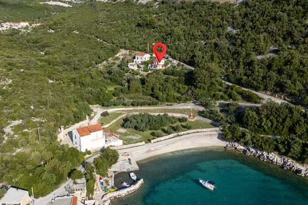 Casa familiare in vendita a soli 50 metri dal mare nella riviera di Dubrovnik in Croazia