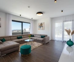Подстрана, Строжанац, роскошная вилла 400 м² с садом, бассейном и гаражом