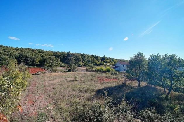 Istria, Kanfanar, Building land in a green surrounding