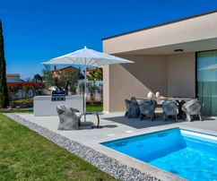 Istrien, Poreč: Luxusvilla am dorfrand