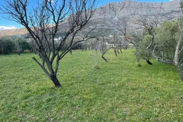 Kaštel Sućurac, building plot M7 2885m2 next to the highway