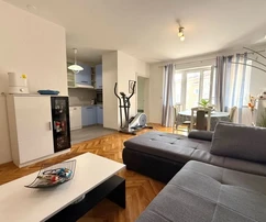 APPARTEMENT MEUBLÉ DANS UN ENDROIT CALME, À 600 M DE LA MER !