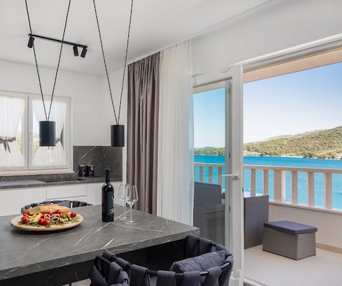 Luxueuse villa en bord de mer avec piscine à Trogir à vendre