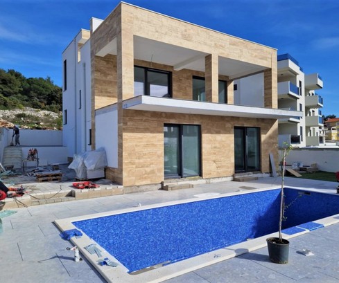 Luxusvilla auf Čiovo mit Pool und Meerblick